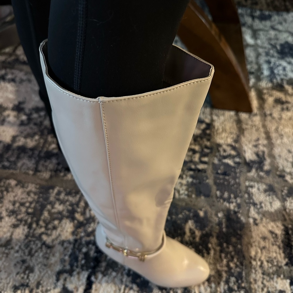 Beautiful ❤️Comfortable❤️Stylish - Picture 3 of 5